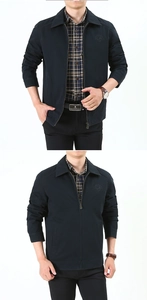 Détail de la veste décontractée bleu marine avec broderie et col zippé pour homme