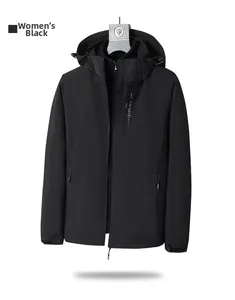 Détail de la veste noire pour femme avec imprimé 'EXPLORE' et poche zippée verticale pratique