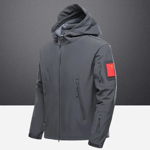 Veste tactique homme gris foncé en softshell avec capuche et poches zippées multiples