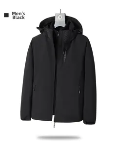 Détail d'une veste d'extérieur imperméable avec capuche amovible et poche imprimée Explore