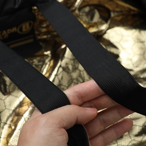 Schwarze Herren-Daunenjacke für den Winter mit elastischem Gurtband und Goldfutter