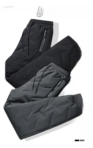 Détail du jogging thermique matelassé pour homme avec taille à cordon et poches zippées