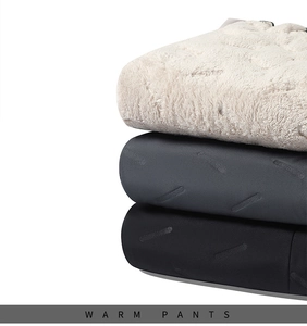 Détail de la doublure épaisse en laine d'agneau et du tissu texturé du pantalon d'hiver