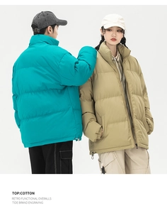 Dettaglio del piumino trapuntato ampio con orlo regolabile e tessuto opaco morbido