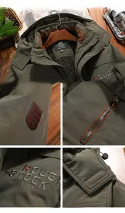 Dettaglio della fodera in pile e cappuccio regolabile su giacca outdoor verde oliva