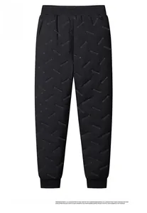 Détails du pantalon de jogging d'hiver noir avec texture matelassée et ourlets élastiques