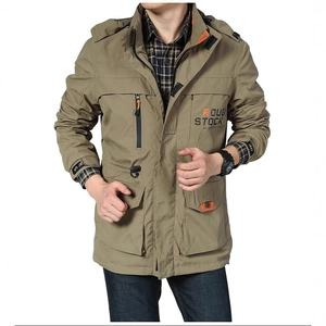Giacca outdoor da uomo con cappuccio e tasche multiple con stampa Rough Stock