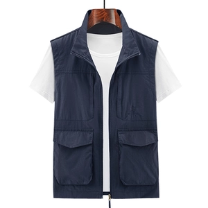 Gilet casual da uomo blu scuro per outdoor con colletto alto e quattro grandi tasche