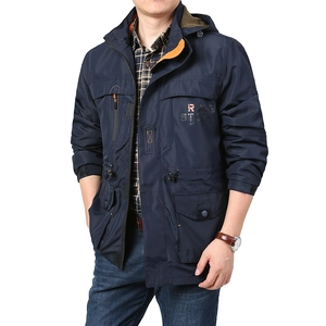 Coupe-vent à capuche pour homme bleu marine avec doublure en maille orange et poches cargo