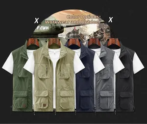 Détail de gilets tactiques multi-poches en cinq couleurs avec fermeture éclair et col montant