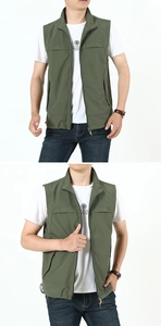 Détail du gilet utilitaire d'extérieur vert armée avec col montant et poches zippées