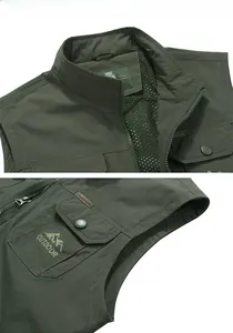 Détail du gilet outdoor vert armée montrant la doublure en filet et la fermeture éclair