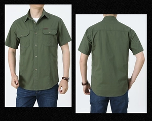 Viste anteriore e posteriore di una camicia cargo militare a maniche corte in cotone uomo