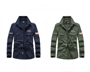 Dettaglio di camicia cargo a maniche lunghe con tasche sul petto e toppe ricamate