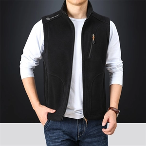 Men's outdoor fleece vest with standing collar, zipper pockets and chest print