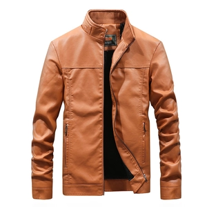 Herren Bikerjacke aus braunem Kunstleder mit Stehkragen und Reißverschlusstaschen