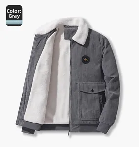 Détail d'une veste en velours côtelé gris montrant la doublure polaire et l'écusson