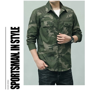 Détail du motif camouflage classique sur la chemise homme à manches longues