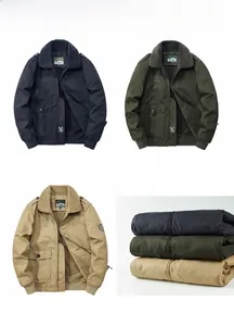 Doudounes d'extérieur en bleu, vert et kaki avec cols en fausse fourrure épaisse