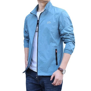 Veste de protection solaire bleu clair pour homme avec col montant et fermeture éclair