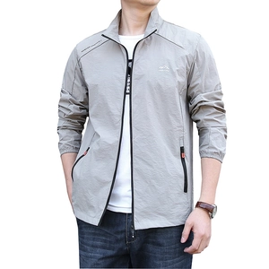 Veste de protection solaire homme gris clair respirante avec logo outdoor spécial