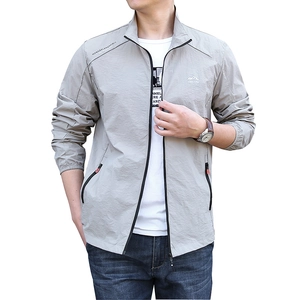 Veste légère anti-UV pour homme en tissu gris clair respirant et frais en soie