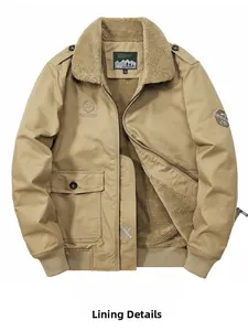 Détail du blouson aviateur kaki avec doublure en peau de mouton et logo JP Fashion