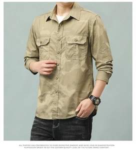 Détail d'une chemise camouflage d'extérieur kaki montrant les poches poitrine et le tissu