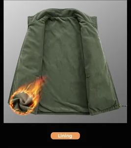 Détail de la doublure en polaire d'un gilet vert foncé avec effet de rétention thermique