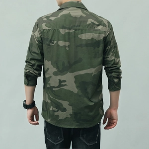 Chemise camouflage homme à manches longues vert olive, style extérieur, vue de dos