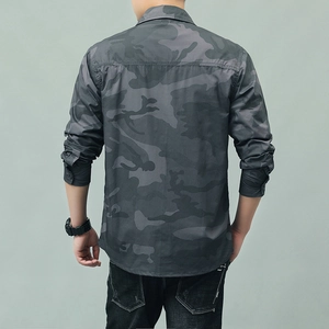 Chemise camouflage grise à manches longues pour homme, vue arrière style tactique