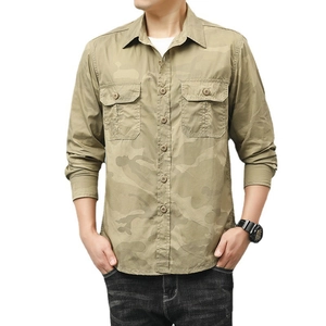 Chemise camouflage à manches longues pour hommes avec col classique et doubles poches