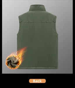 Vue arrière du gilet d'extérieur pour hommes en vert armée avec tissu coupe-vent et polaire