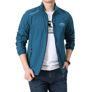 Giacca leggera da uomo per protezione solare blu scuro con logo outdoor e zip