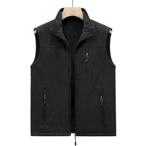 Gilet polaire extérieur pour homme en noir avec col montant et poches zippées