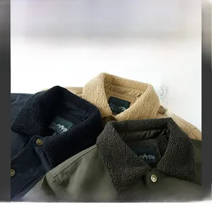Sherpa-Fleece-Kragendetails an Herren Winterjacken in Marineblau, Khaki und Armeegrün