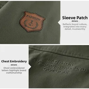 Detailansicht des braunen Leder-Patches und der Stickerei auf der grünen Jacke