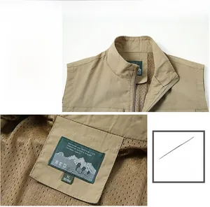 Vue détaillée du gilet d'extérieur kaki avec doublure en mesh et fermeture éclair métallique