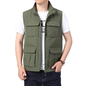 Gilet utilitaire homme vert armée avec poches multiples et col montant pour extérieur