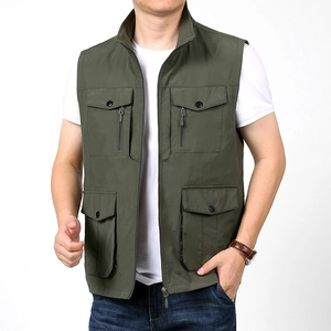 Outdoor Herren Weste in Armeegrün mit mehreren Taschen und Stehkragen im Cargo-Stil