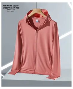 Détail de la veste solaire rouge pastèque UPF50+ avec passe-pouces et tissu mesh