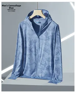 Détail de la veste de protection solaire en soie glacée camouflage bleu avec capuche