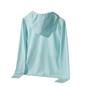 Veste de protection solaire UPF50+ en soie glacée bleu clair avec tissu en mesh respirant