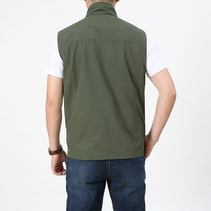 Gilet da pesca outdoor da uomo verde militare con tasche multiple e tessuto ad asciugatura rapida