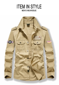 Vue détaillée de la chemise utilitaire en coton kaki avec épaulettes et écussons brodés