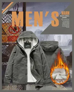 Vue détaillée de la parka verte pour homme avec doublure polaire chaude et broderie fine