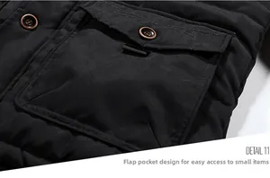Detail der Winterjacke mit Cord-Textur und Pattentasche mit stilvollem Metallknopf