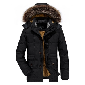 Schwarzer Herren-Winterparka mit gelbem Fleece-Futter und großem Pelzkragen-Detail