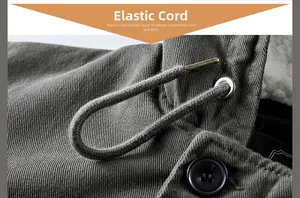 Détail macro d'une veste d'hiver avec doublure en polaire, cordon et œillets métalliques