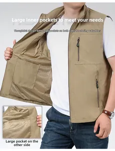 Détail du gilet de pêche kaki à poches multiples avec maille respirante et poches zippées